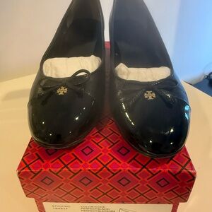 Tory Burch Cap Toe Pump in black leather. Size 10